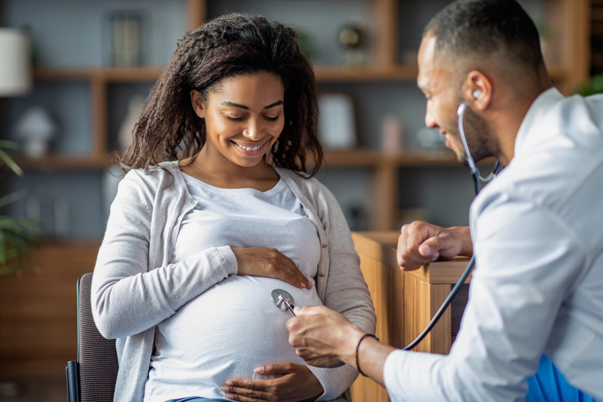 pregnant woman with doctor arnot health 